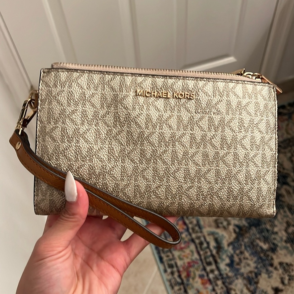 Michael kors jet wallet gold